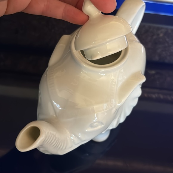 Cordon Bleu White Porcelain China Good Luck Elephant Teapot w/ Lid Emboss Detail - Picture 12 of 16